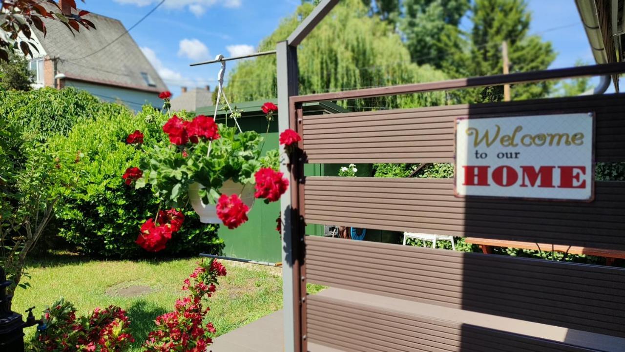 2+2Szemelyes Apartman Kerttel Lägenhet Székesfehérvár Exteriör bild